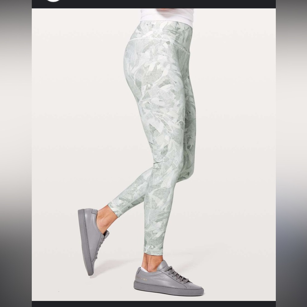 Like New - Lululemon- White Floral- Size 10 Wunder Unders